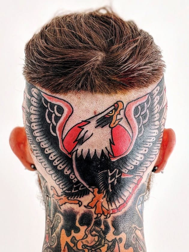 mẫu tattoo hình old school chim đại bàng chất ngầu sau đầu