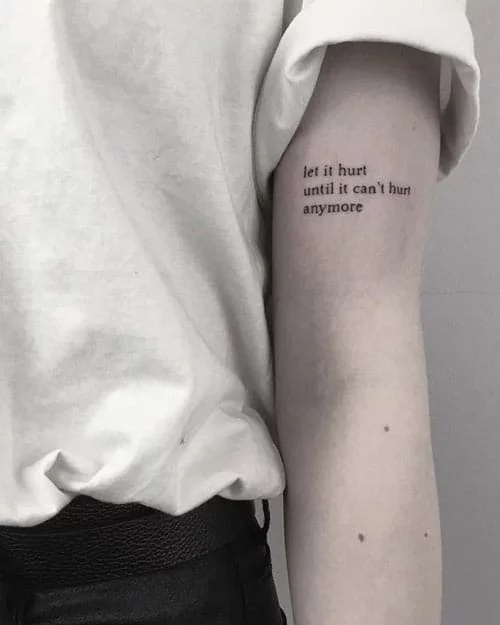 mẫu xăm chữ đẹp tattoo trên bắp tay trong nữ
