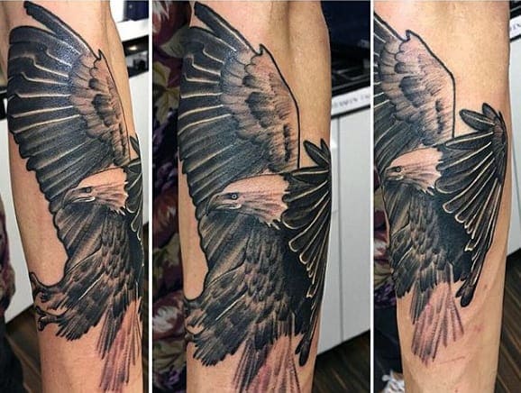 tattoo hình con chim đại bàng trên cánh tay