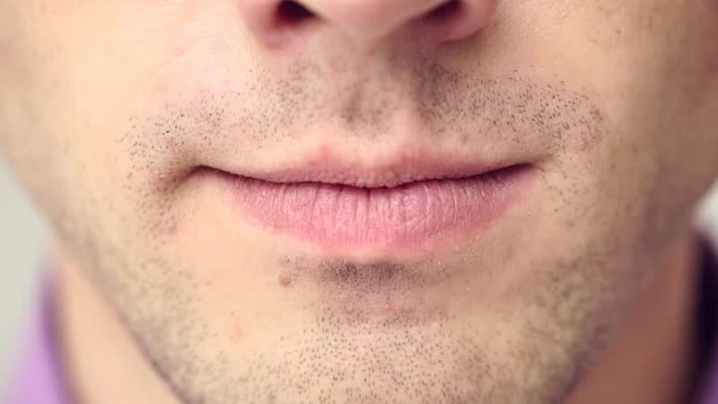 Đàn ông có môi trên mỏng hơn môi dưới