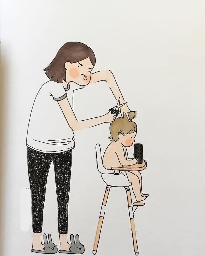 Tranh mẹ cắt tóc cute