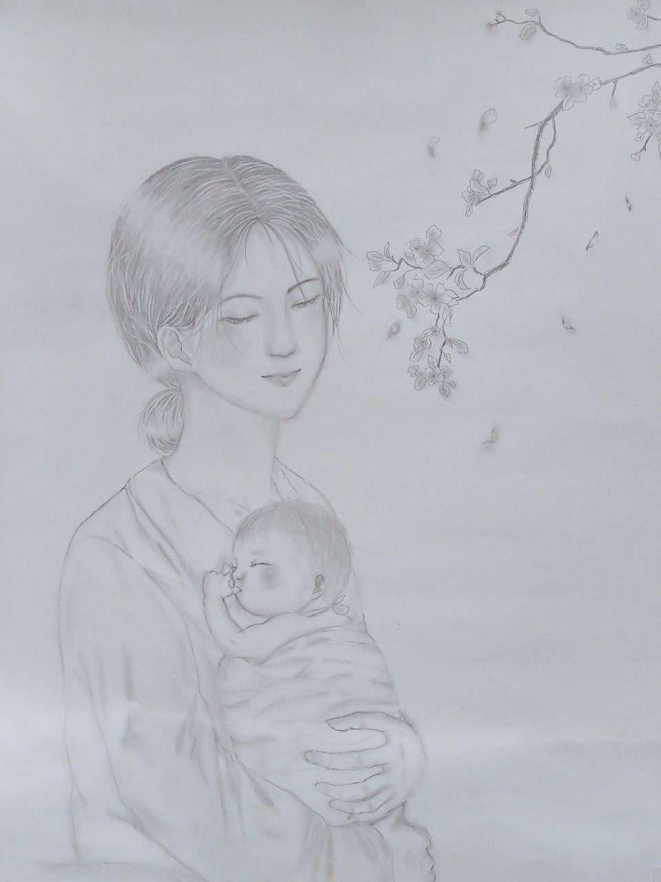 Tranh mẹ ôm con bằng bút chì chân thực