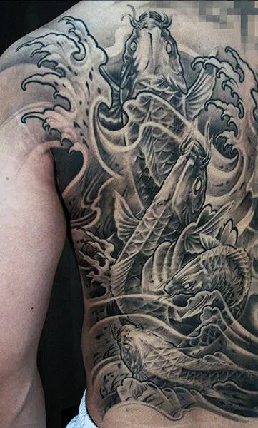 Tattoo Cá Chép Nửa Lưng Ngầu