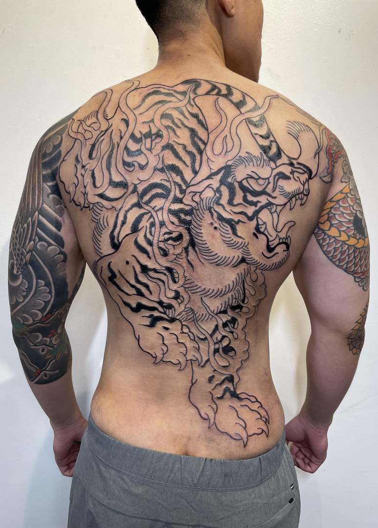 Tattoo Hổ Kín Lưng Siêu Ngầu