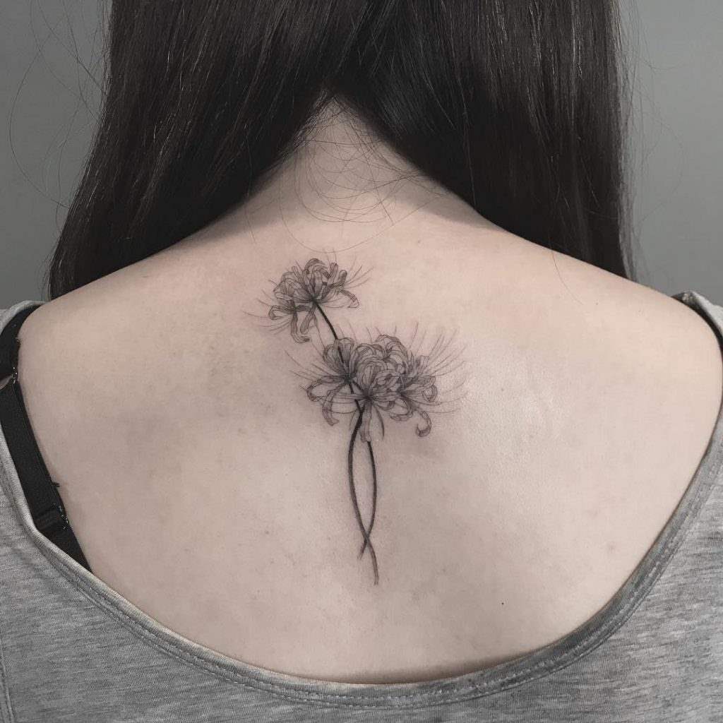 Tattoo Hoa Bỉ Ngạn Ở Lưng