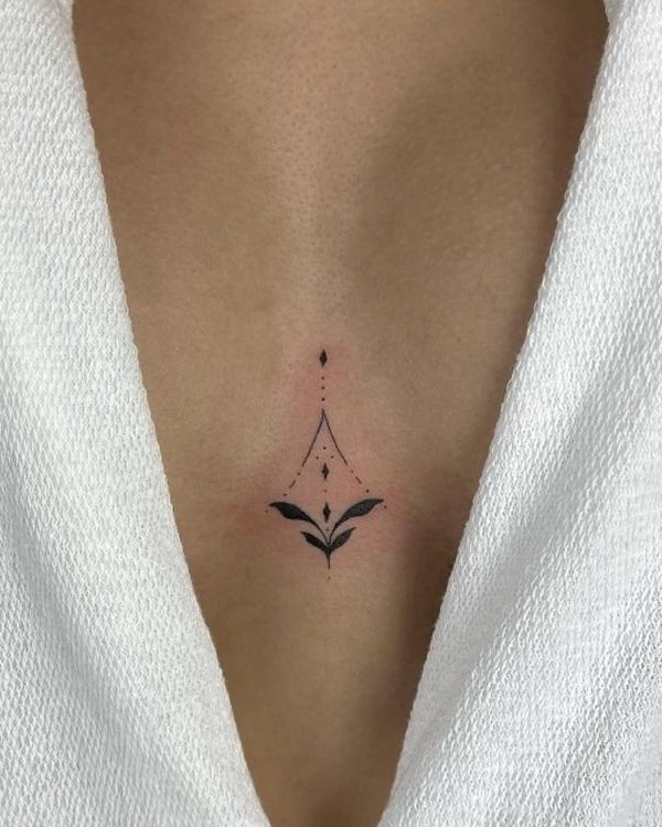 Tattoo Mini Ở Ngực Nữ Đẹp