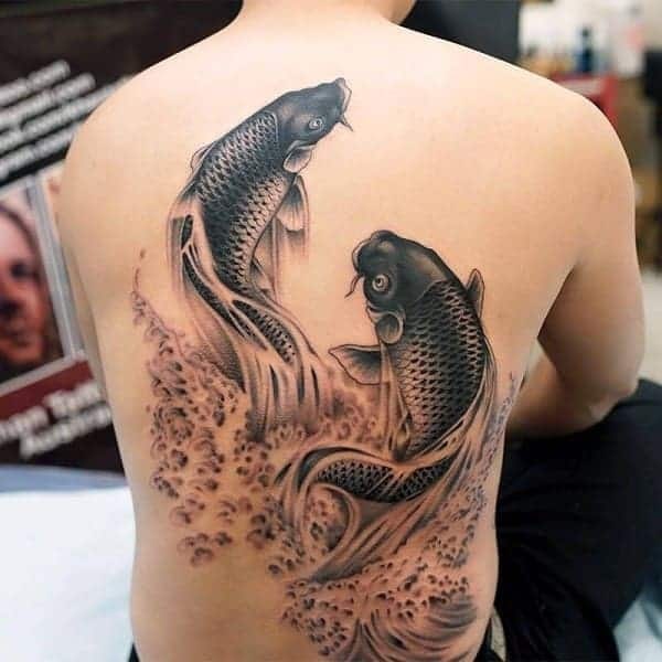 Tattoo cá chép sau lưng đẹp