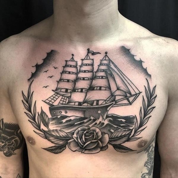Tattoo thuận buồm xuôi gió trước ngực đẹp